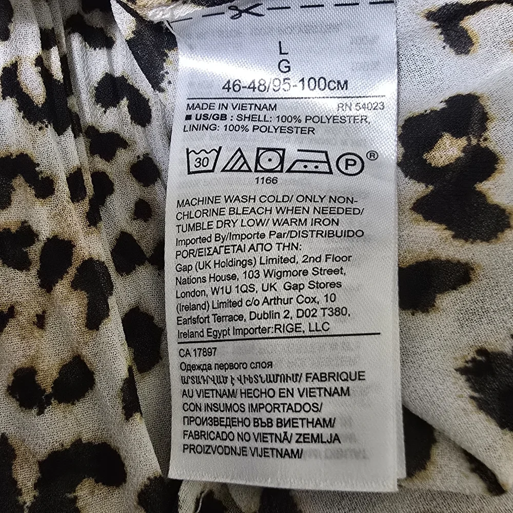 BANANA REPUBLIC size Large Long Sleeve Pleated Animal Print Button Lined‎ Blouse